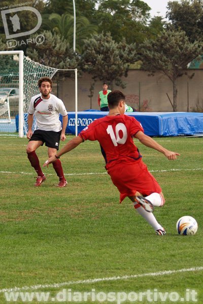 Mattia Cordeddu lascia partire il cross Mattia Cordeddu lascia partire il cross